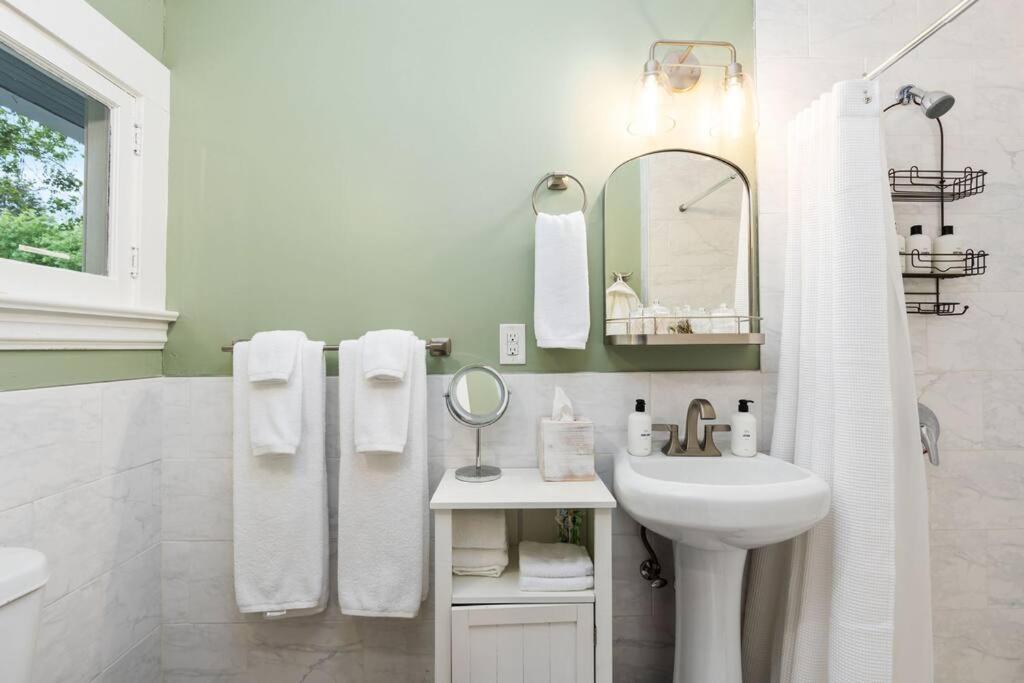 לודי Grape Escape Inn & Suites מראה חיצוני תמונה